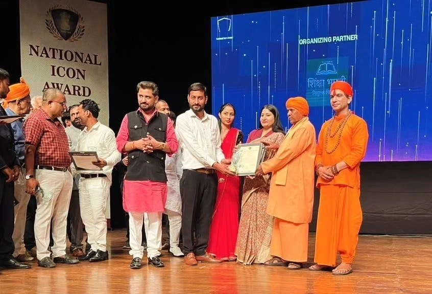 Student Receiving IT Certification from Digital Computer Technology - Best Computer Coaching and Institute